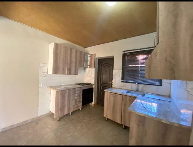 2 BEDROOM PROPERTY TO RENT IN PROTEA GLEN EXT